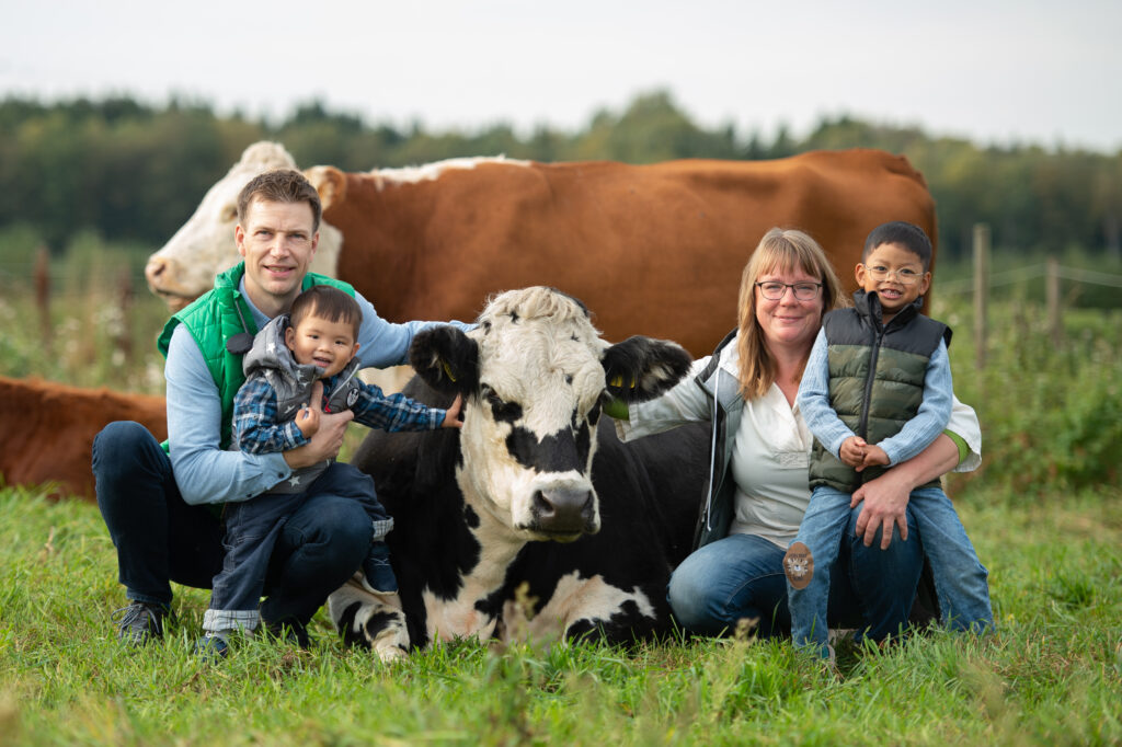 Familjefoto i hagen